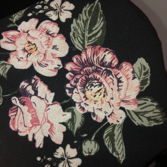 Floral Flowy Shorts - Picture 2 of 2